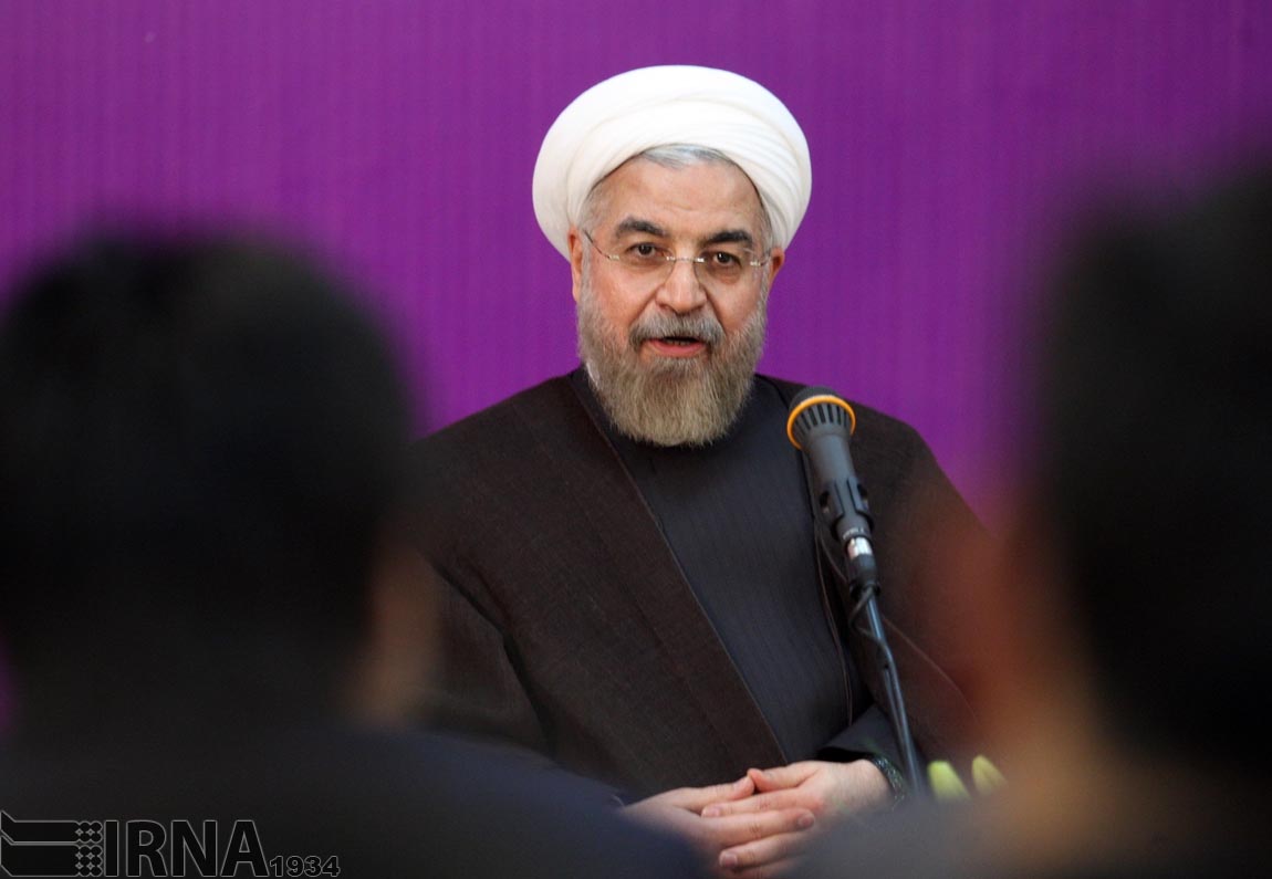 روحانی : در راه عمل به وعده هایم هیچ چیز نمی تواند مانع شود / دولت به حول و قوه الهی مصمم به اجرای قانون اساسی است